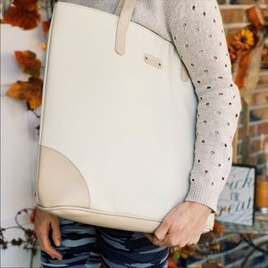 Tote bag! Perfect for carrying laptops